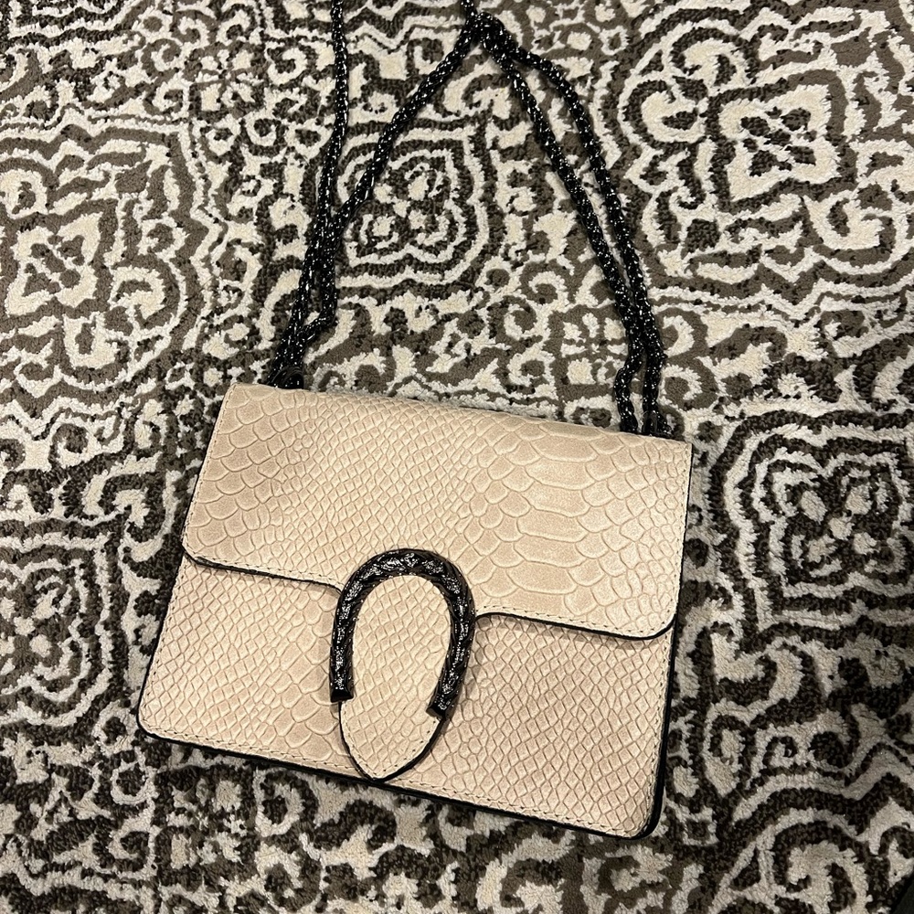 100% Italian leather cross body / shoulder bag with adjustable chain